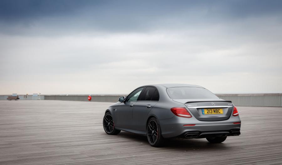  Mercedes-AMG E63 S 4Matic+ 2017 года  (UK) (фото 24 из 40)